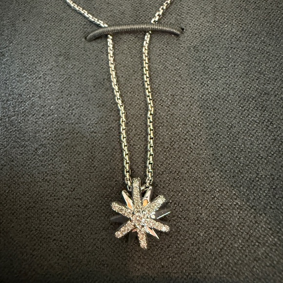 David Yurman - Elegant Silver Necklace with Star Pendant - Picture 3 of 3